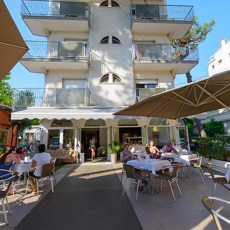 Hotel Falco Riccione Buitenkant foto