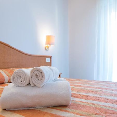 Hotel Falco Riccione Buitenkant foto