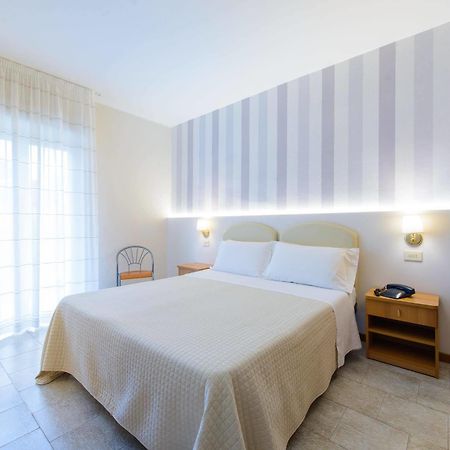 Hotel Falco Riccione Buitenkant foto