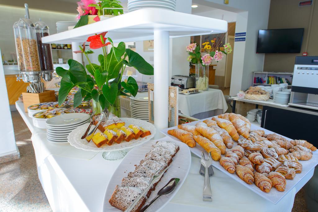Hotel Falco Riccione Buitenkant foto