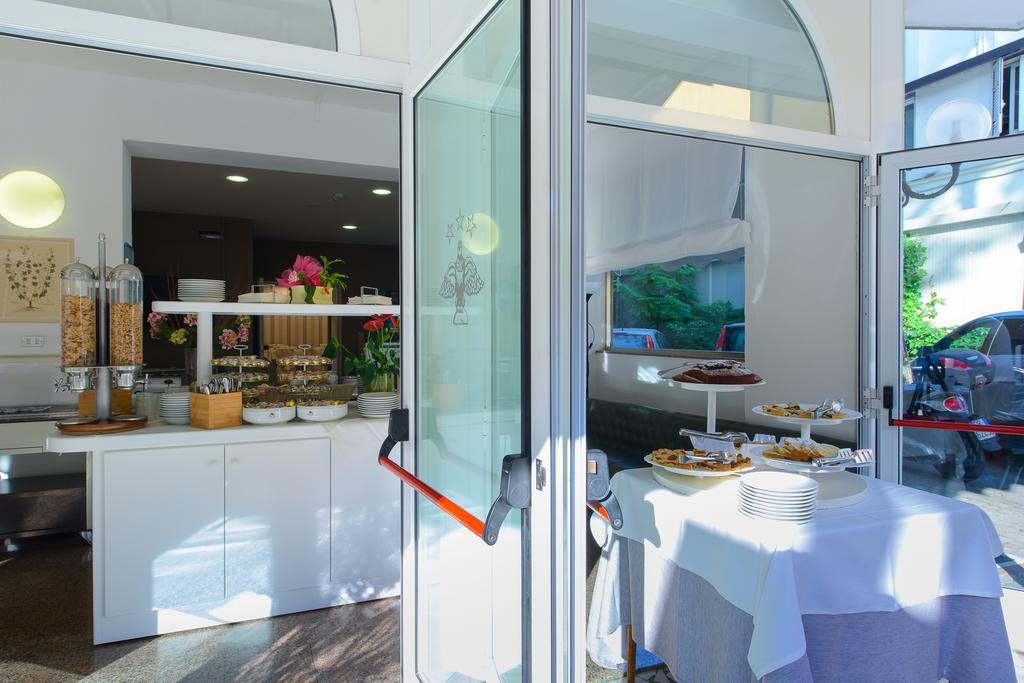 Hotel Falco Riccione Buitenkant foto