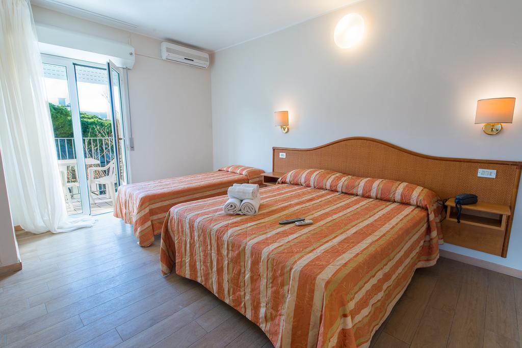 Hotel Falco Riccione Buitenkant foto