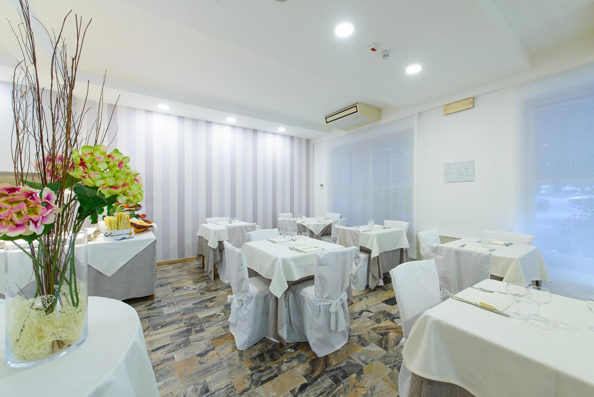 Hotel Falco Riccione Buitenkant foto