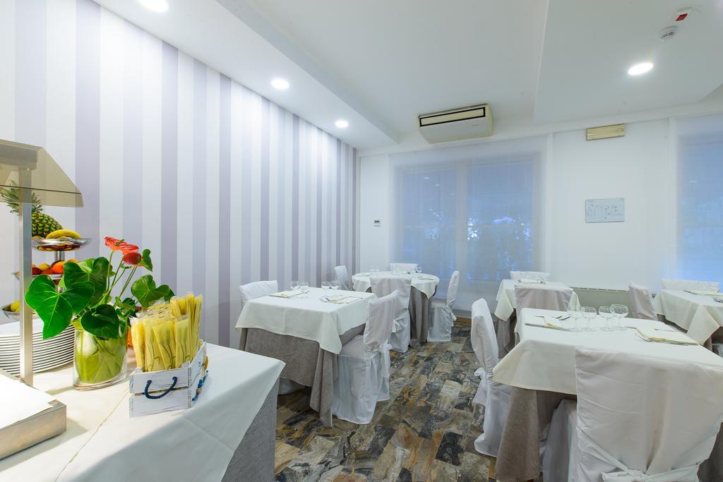 Hotel Falco Riccione Buitenkant foto
