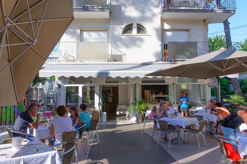 Hotel Falco Riccione Buitenkant foto