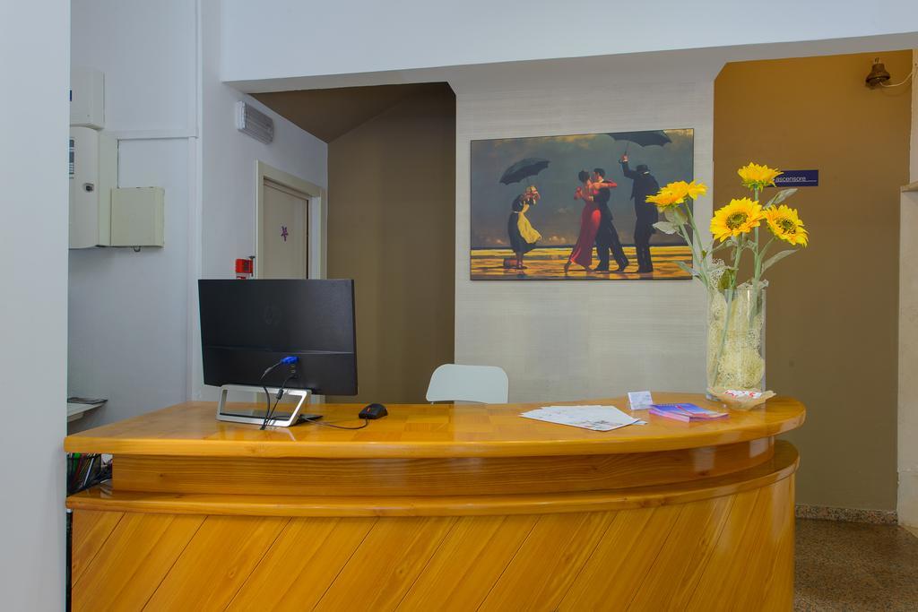 Hotel Falco Riccione Buitenkant foto