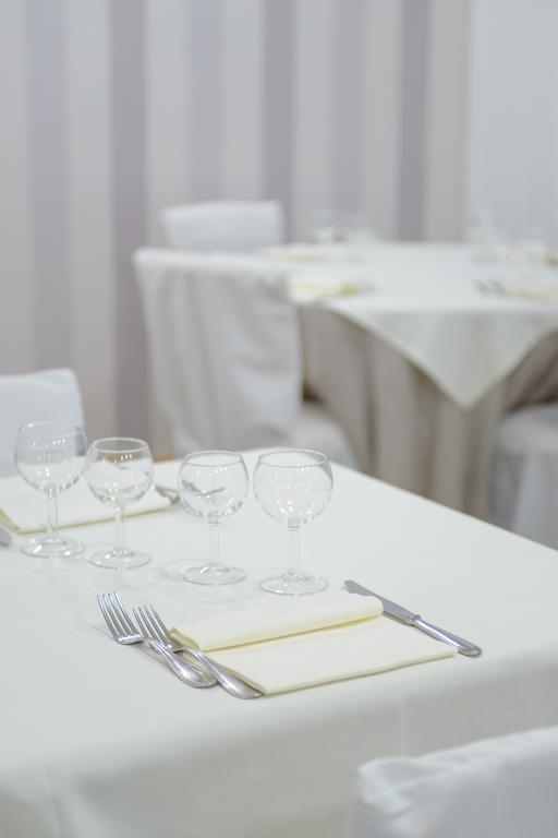 Hotel Falco Riccione Buitenkant foto