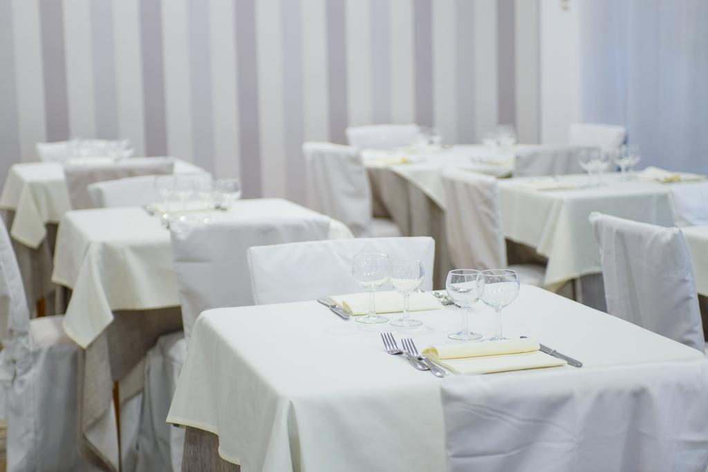 Hotel Falco Riccione Buitenkant foto