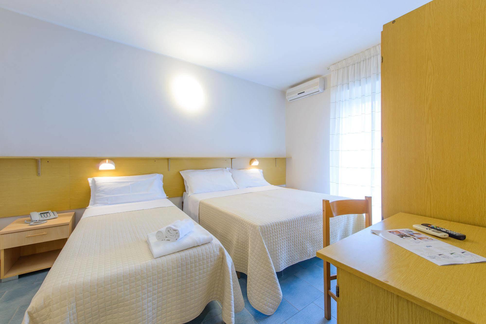 Hotel Falco Riccione Buitenkant foto