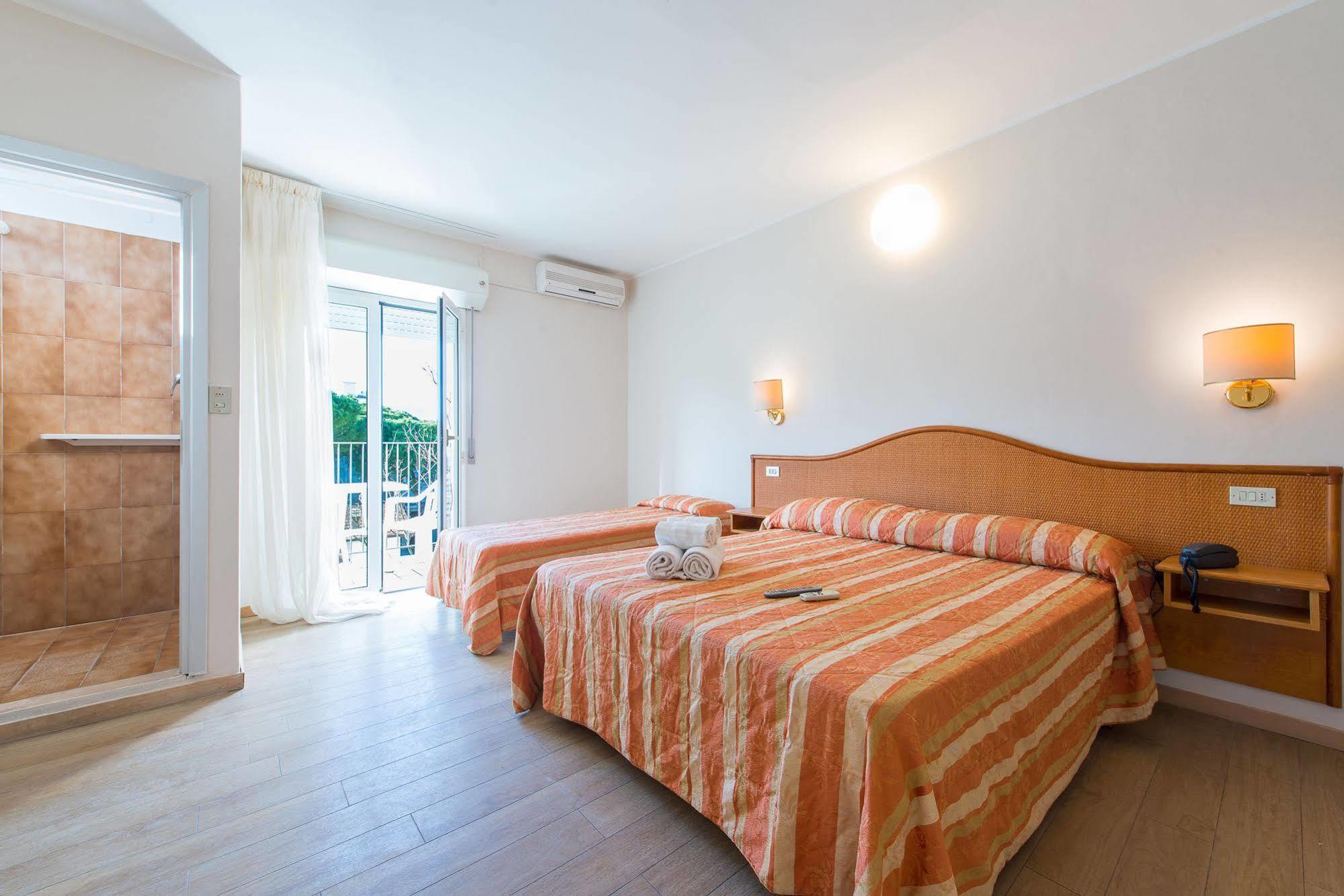 Hotel Falco Riccione Buitenkant foto